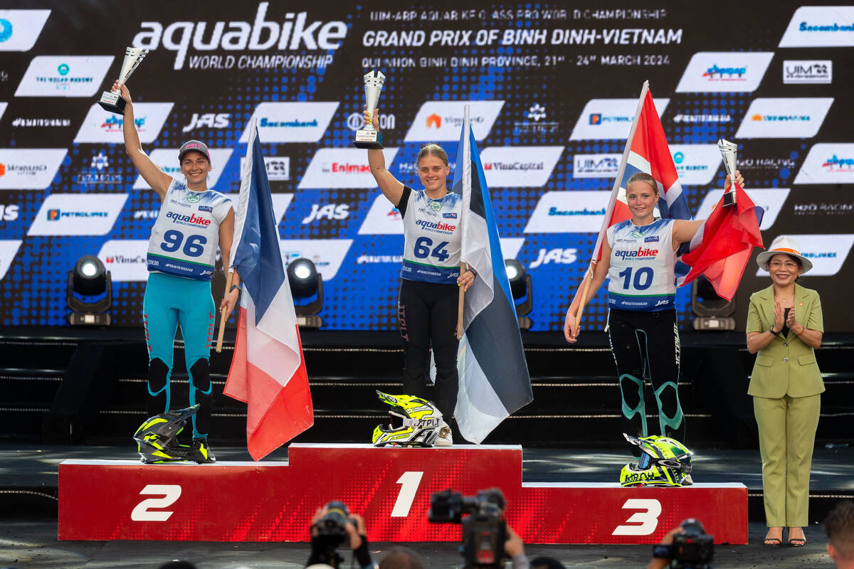 SKI LAdies GP1 poodium foto Simon Palfrader